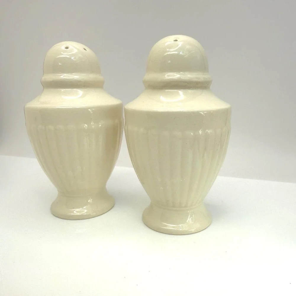 Wedgwood‎ Edme Salt & Pepper Shakers Creamware England Vintage Set